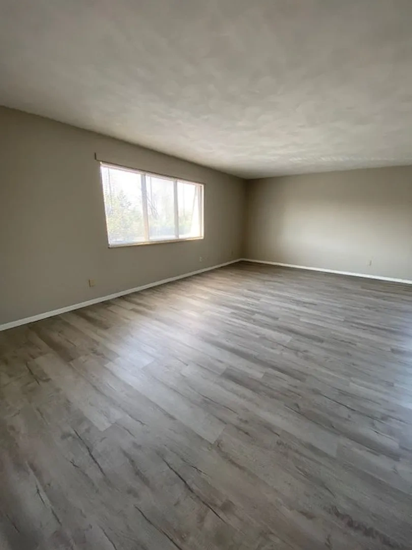 11-17 Kensington Heights – photo 2