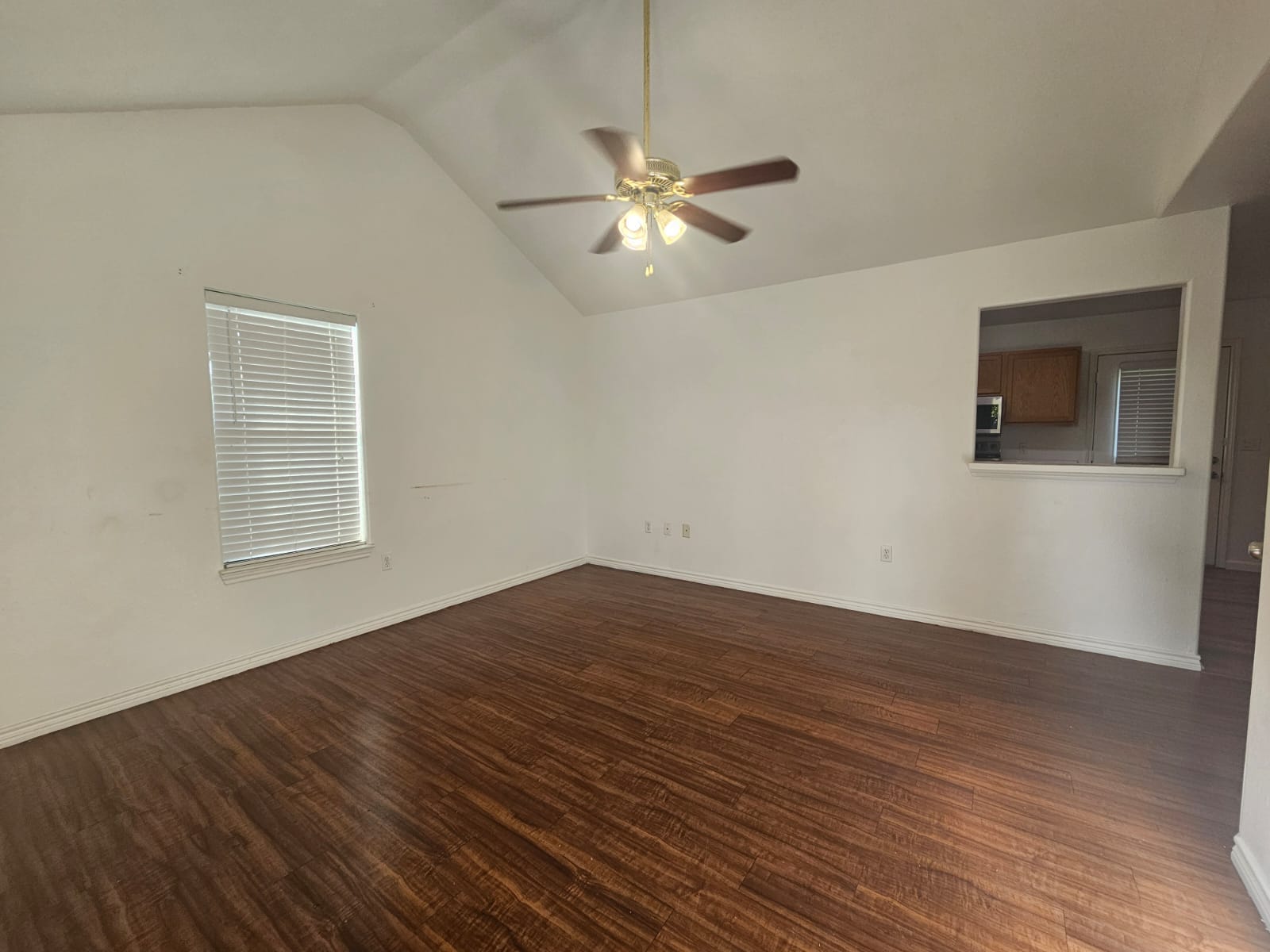 606 Trinity St – photo 4