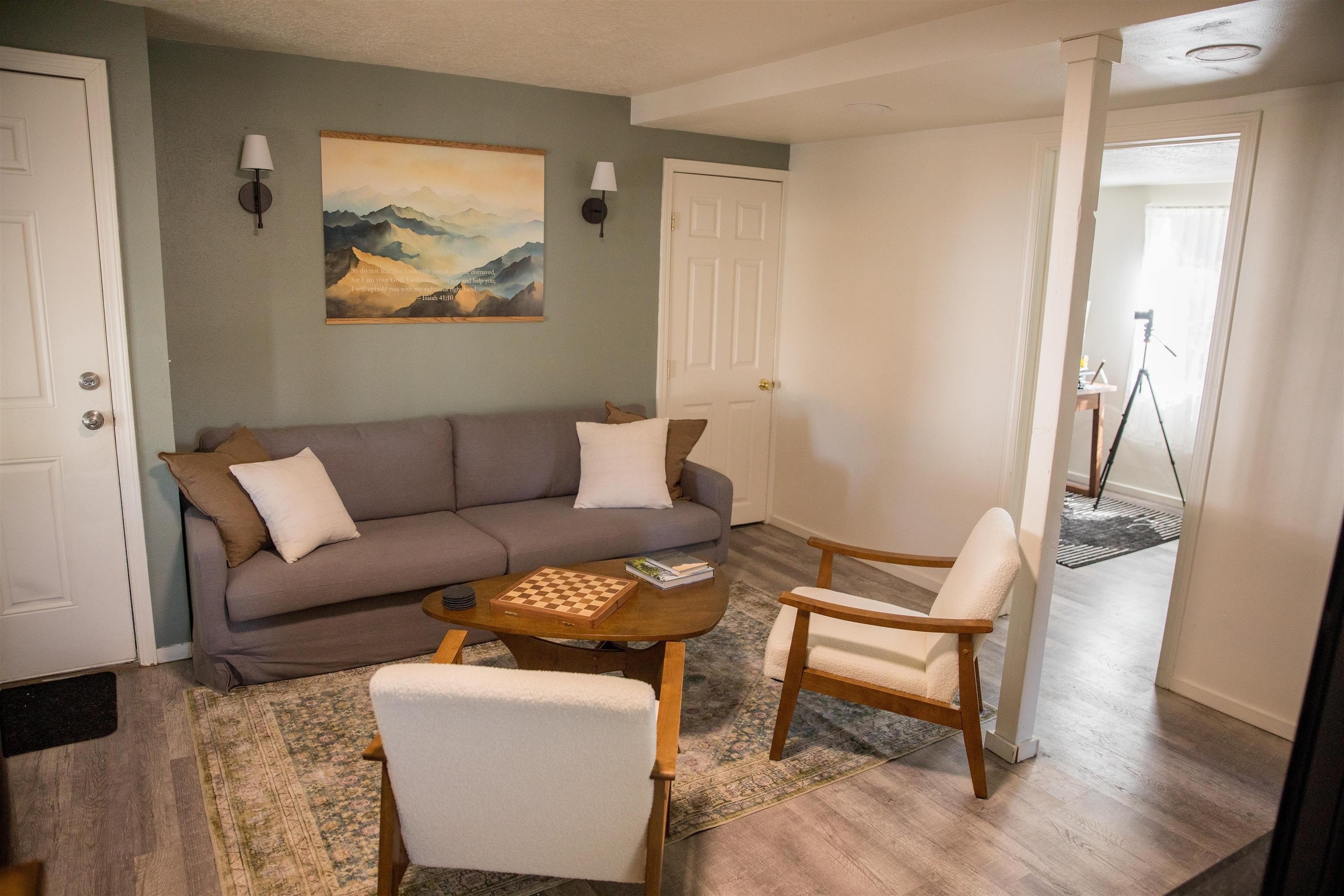 818 N Elm St – photo 3