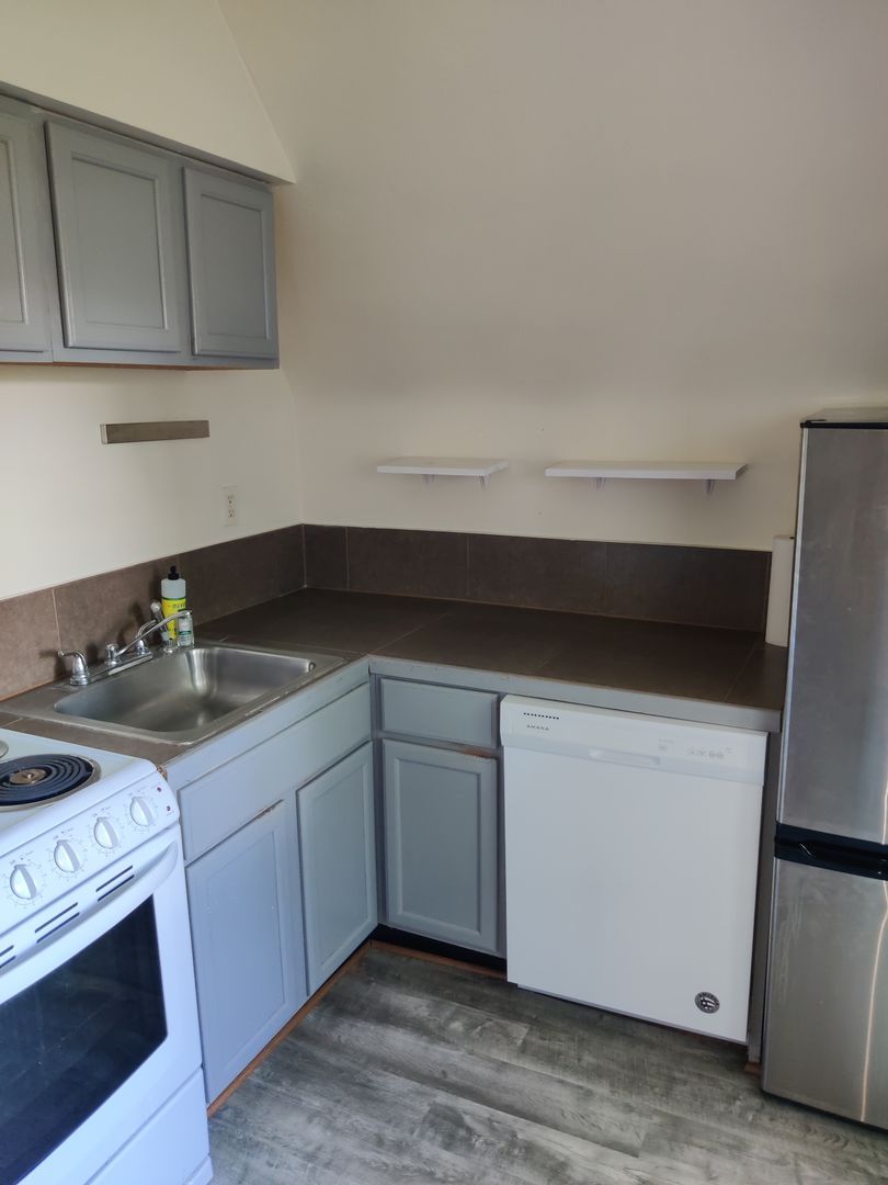 125 Roup Ave unit Apt. 3 – photo 1