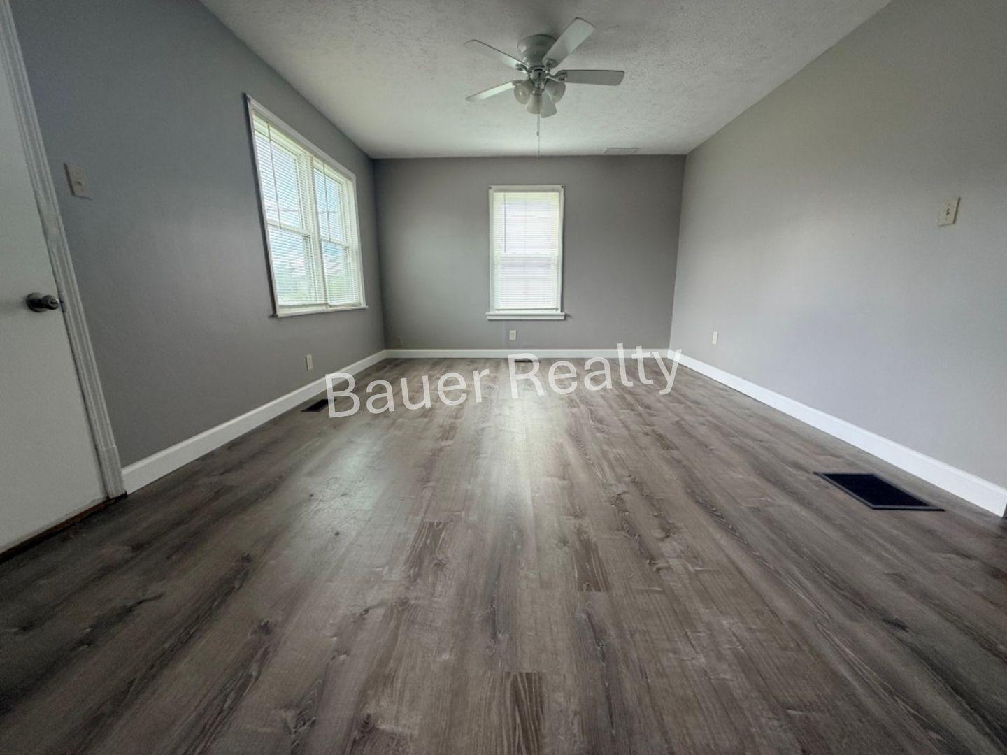 912 Grove Ave – photo 5