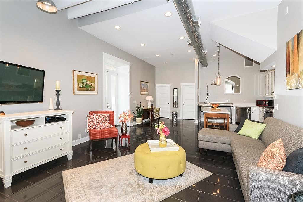 2354 Riverside Dr – photo 4