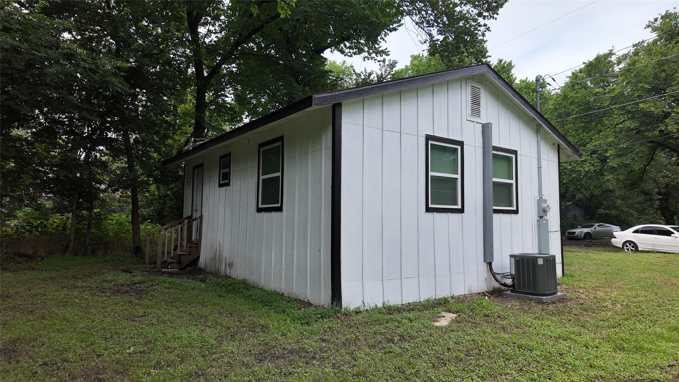 1001 E Park Ave – photo 3
