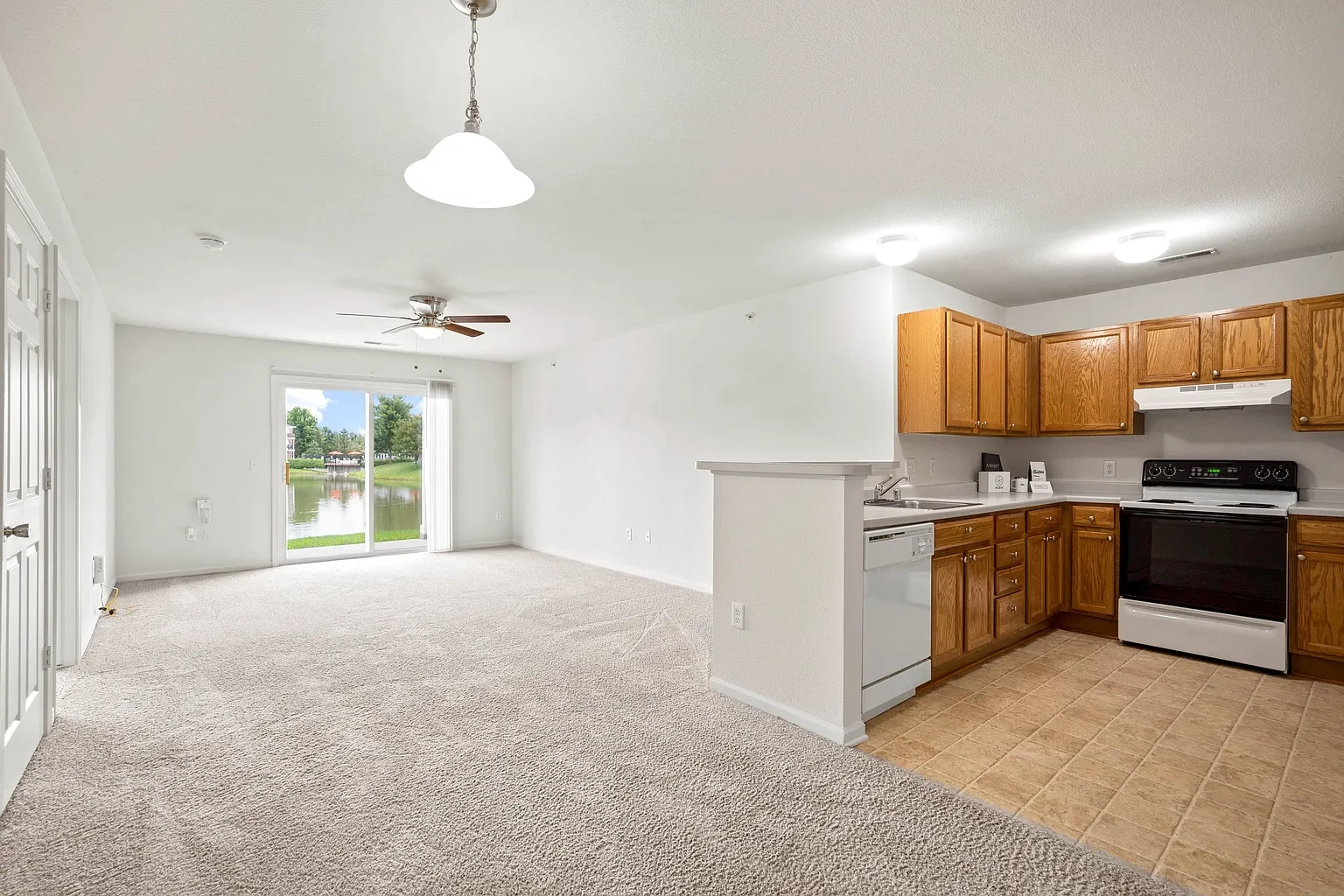 Towne Lakes Apartments – photo 2