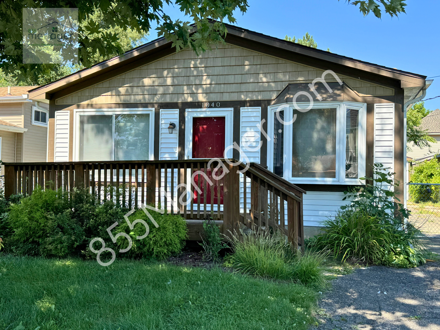 1040 Lalond St – photo 1