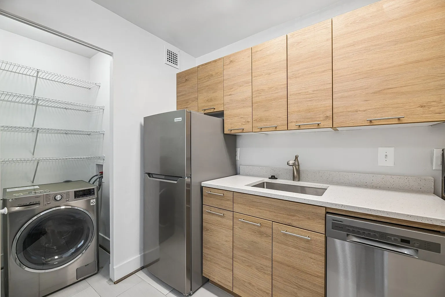 2620 16th Street Apartments – photo 3