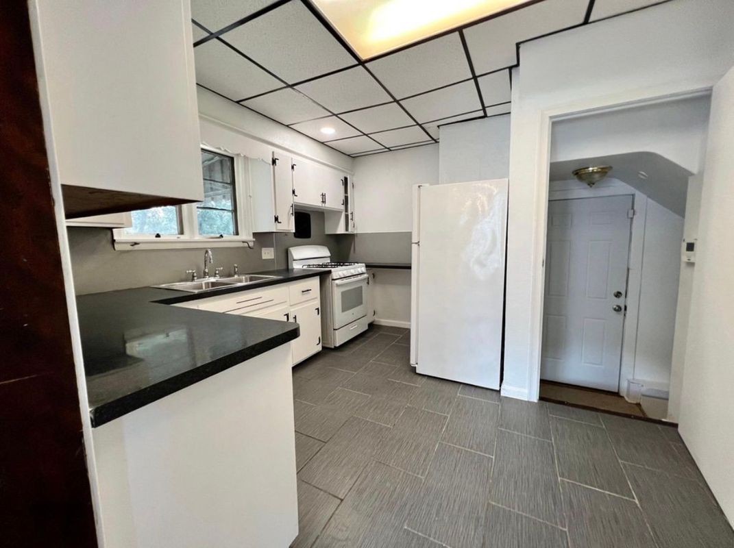 1114 Underwood Ave – photo 3