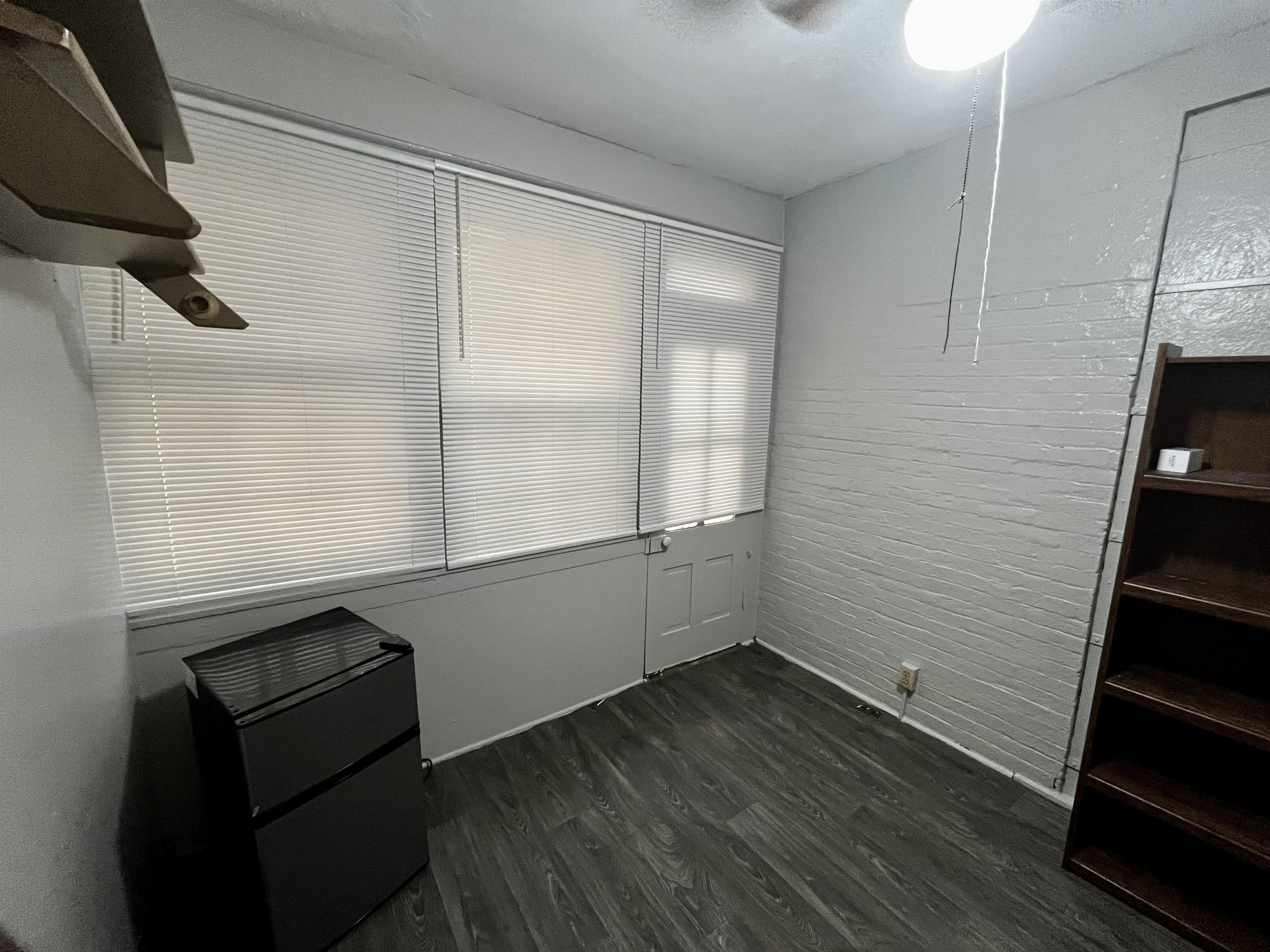 325 N Barron St – photo 3