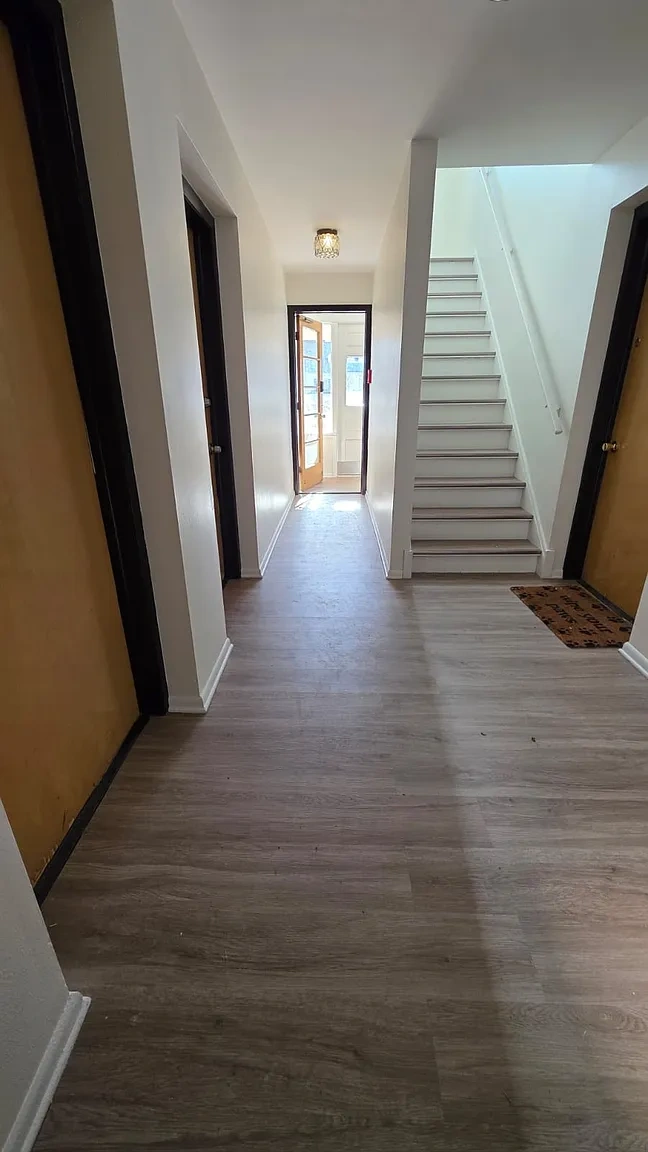 818 S Green Rd – photo 3