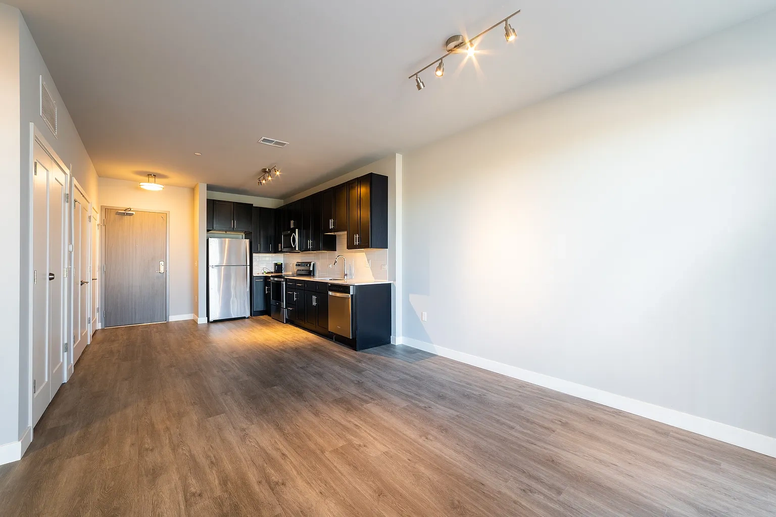20 West – photo 3