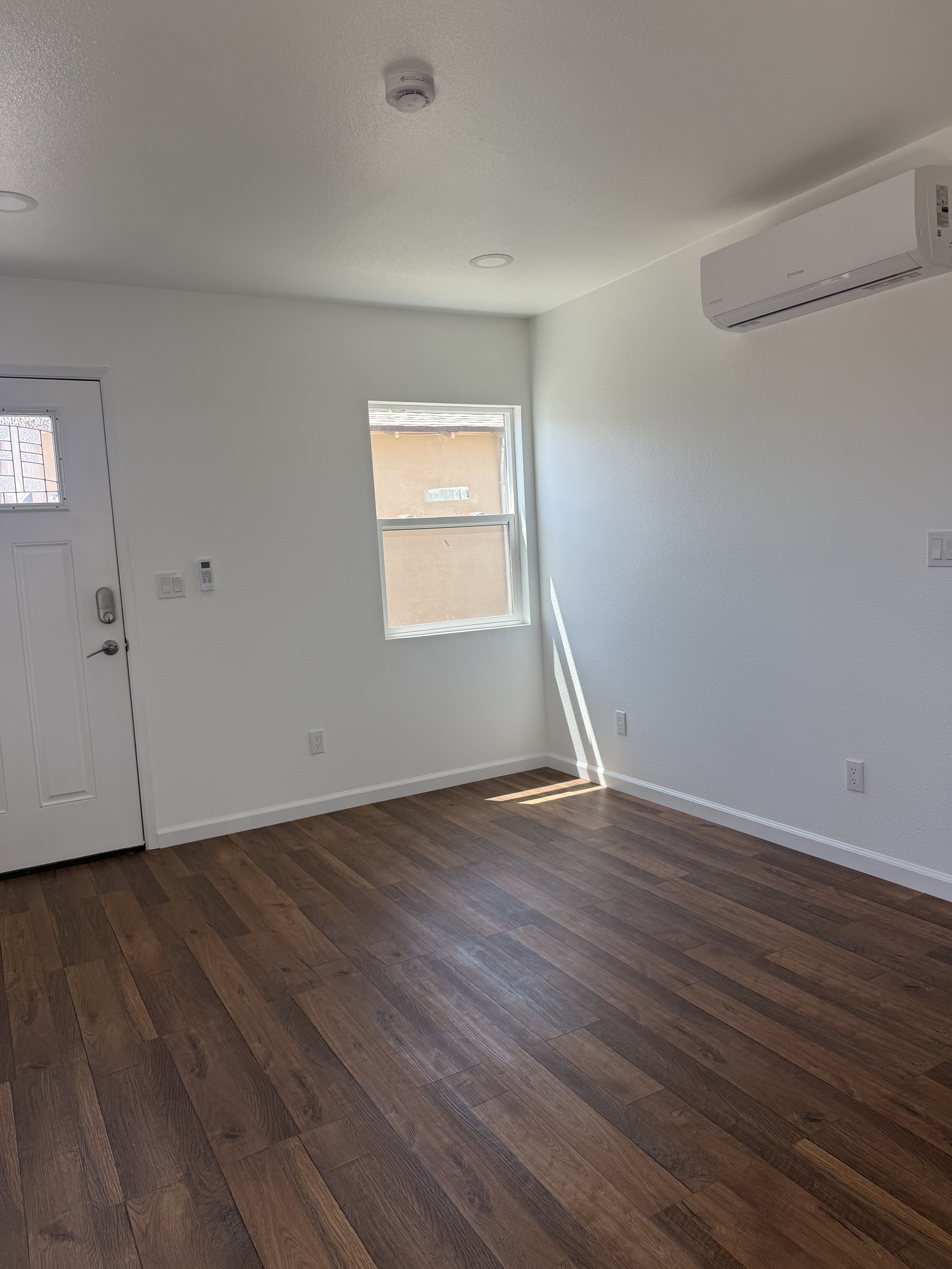1527 Jasper Ave – photo 5