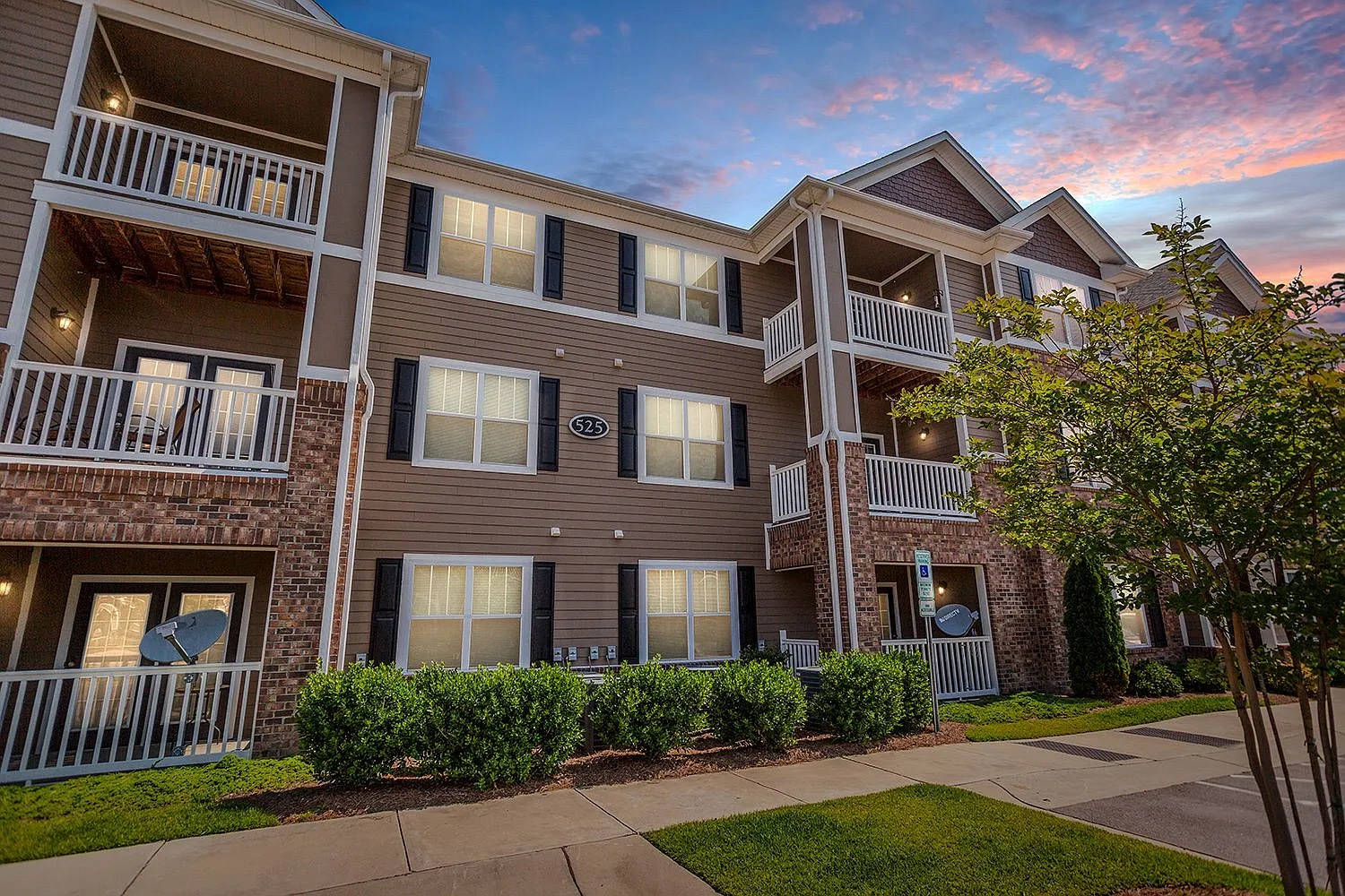 Astoria Apartments – photo 3
