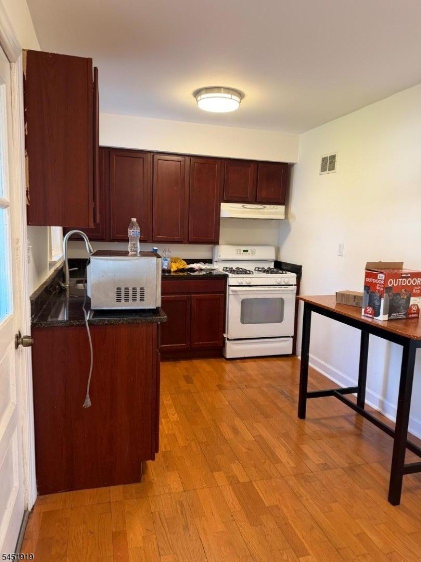 396 Union Ave – photo 1