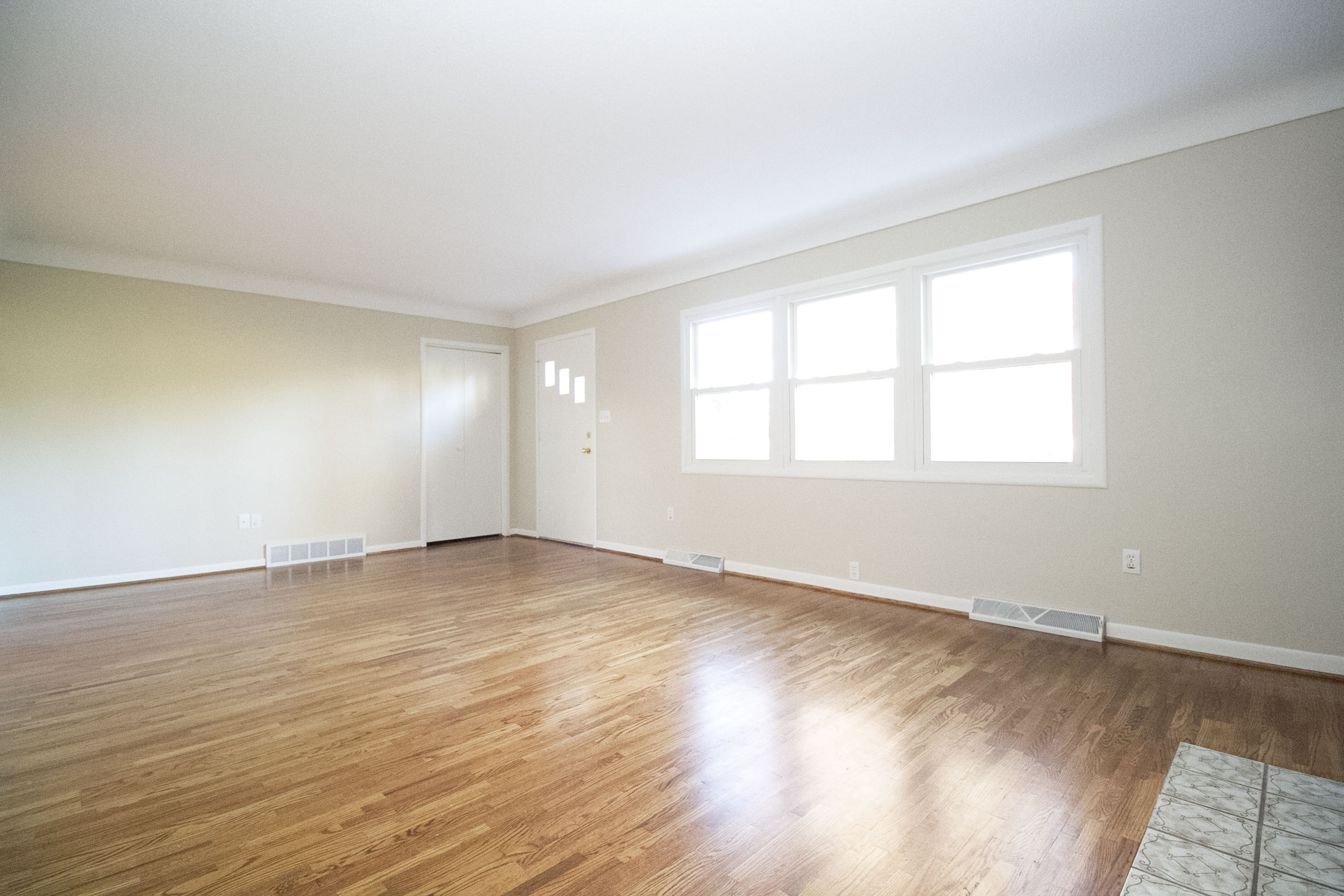 8253 Erie St – photo 3