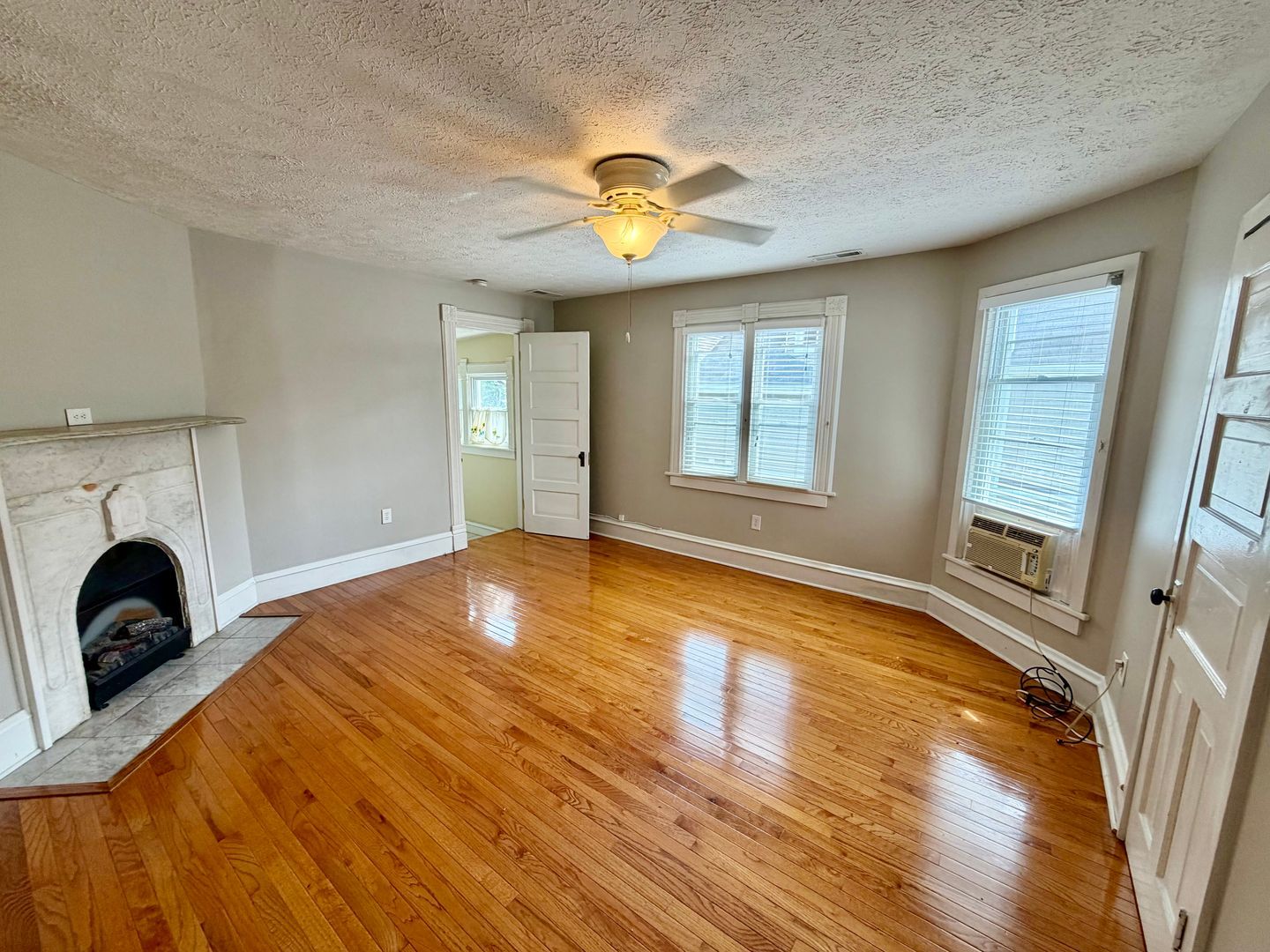 316 E Locust St unit Unit 4 – photo 2
