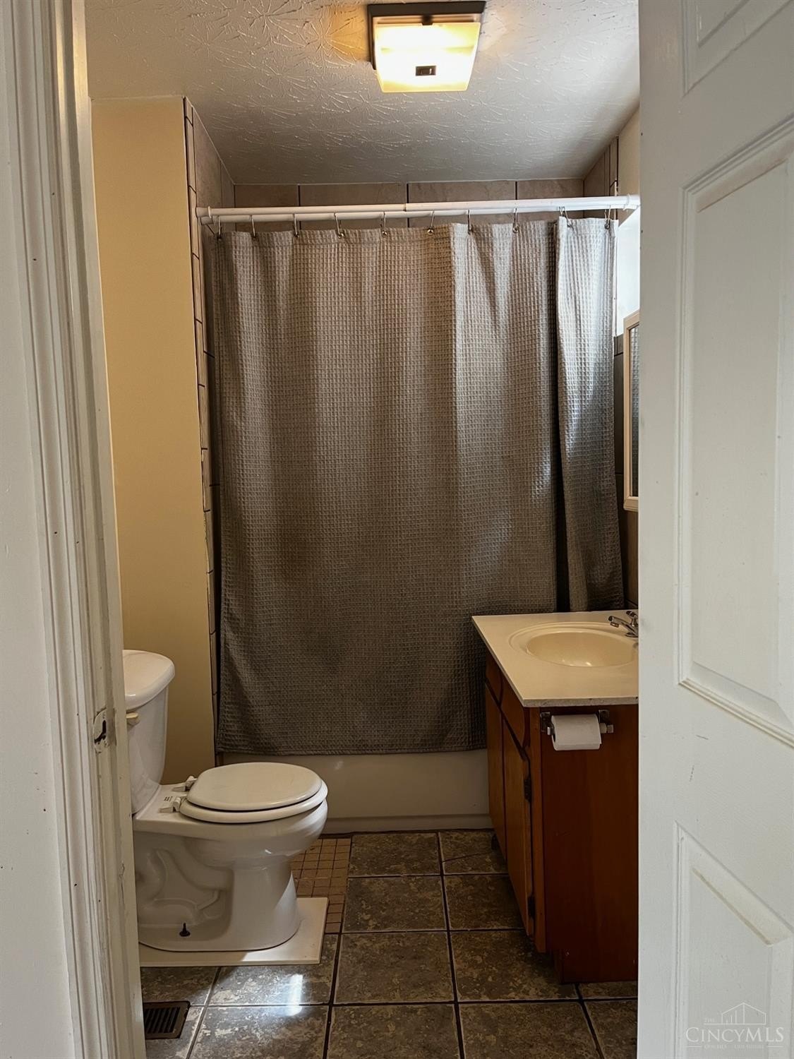 241 E University Ave – photo 5
