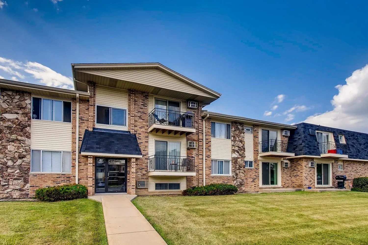 313 & 329 N Maple St – photo 2