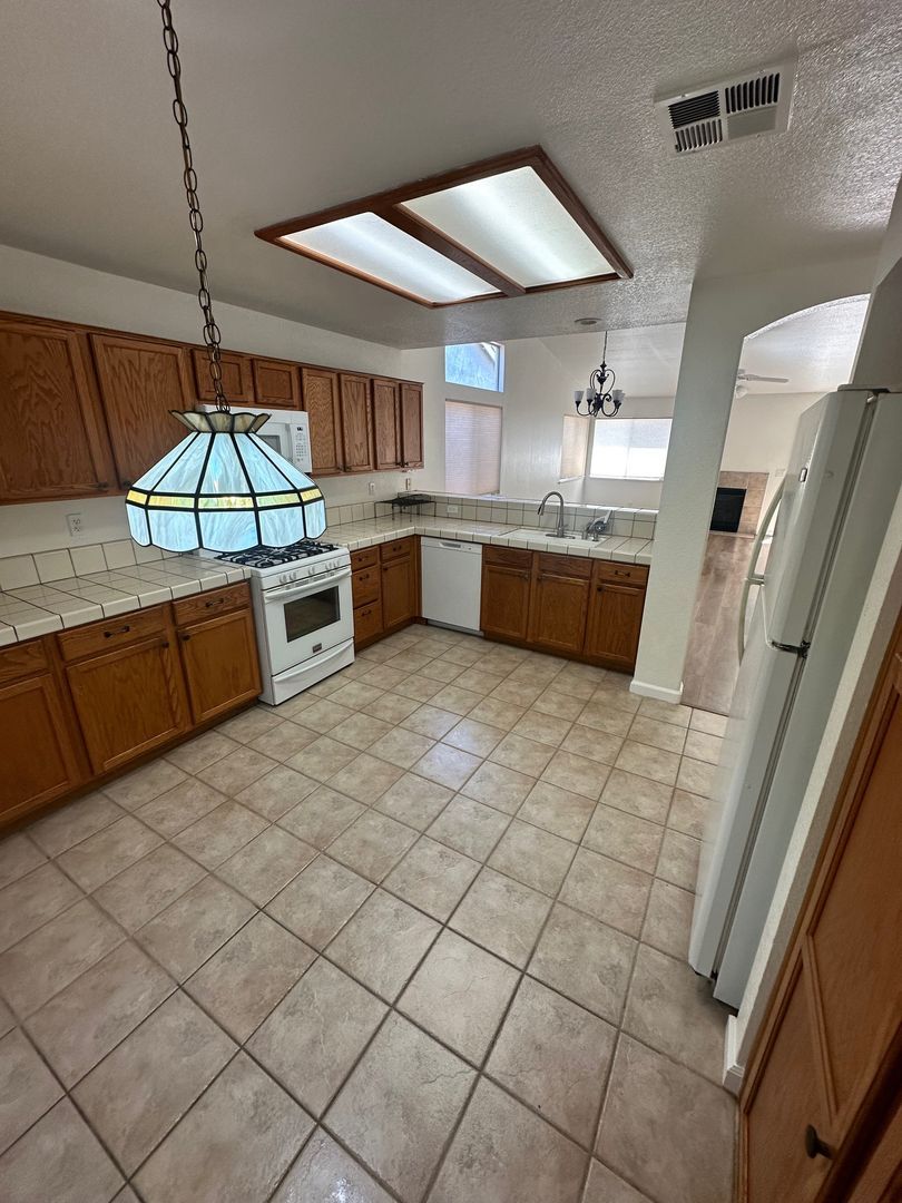 4918 Hearthwood Ct – photo 2
