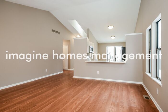210 Maplelawn Dr – photo 4