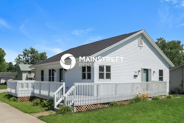 210 Frank St – photo 2