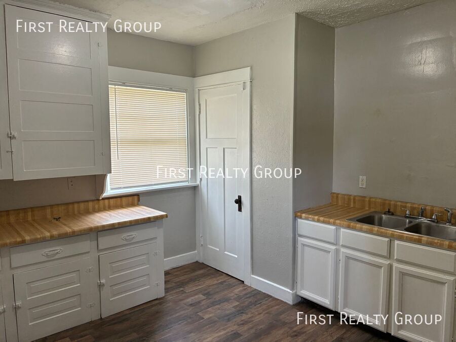 222 S Findlay St – photo 4