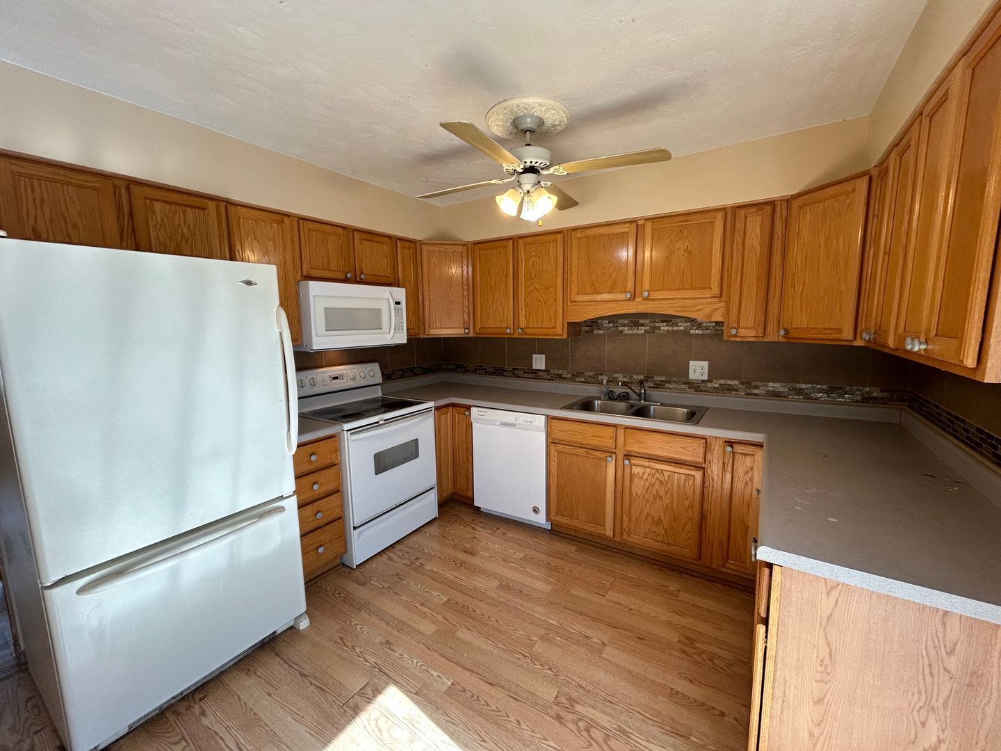 1827 Jacobssen Dr – photo 3