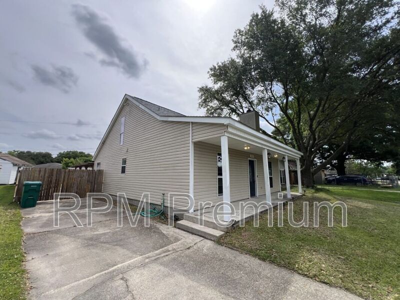 8725 Fairoaks St – photo 3