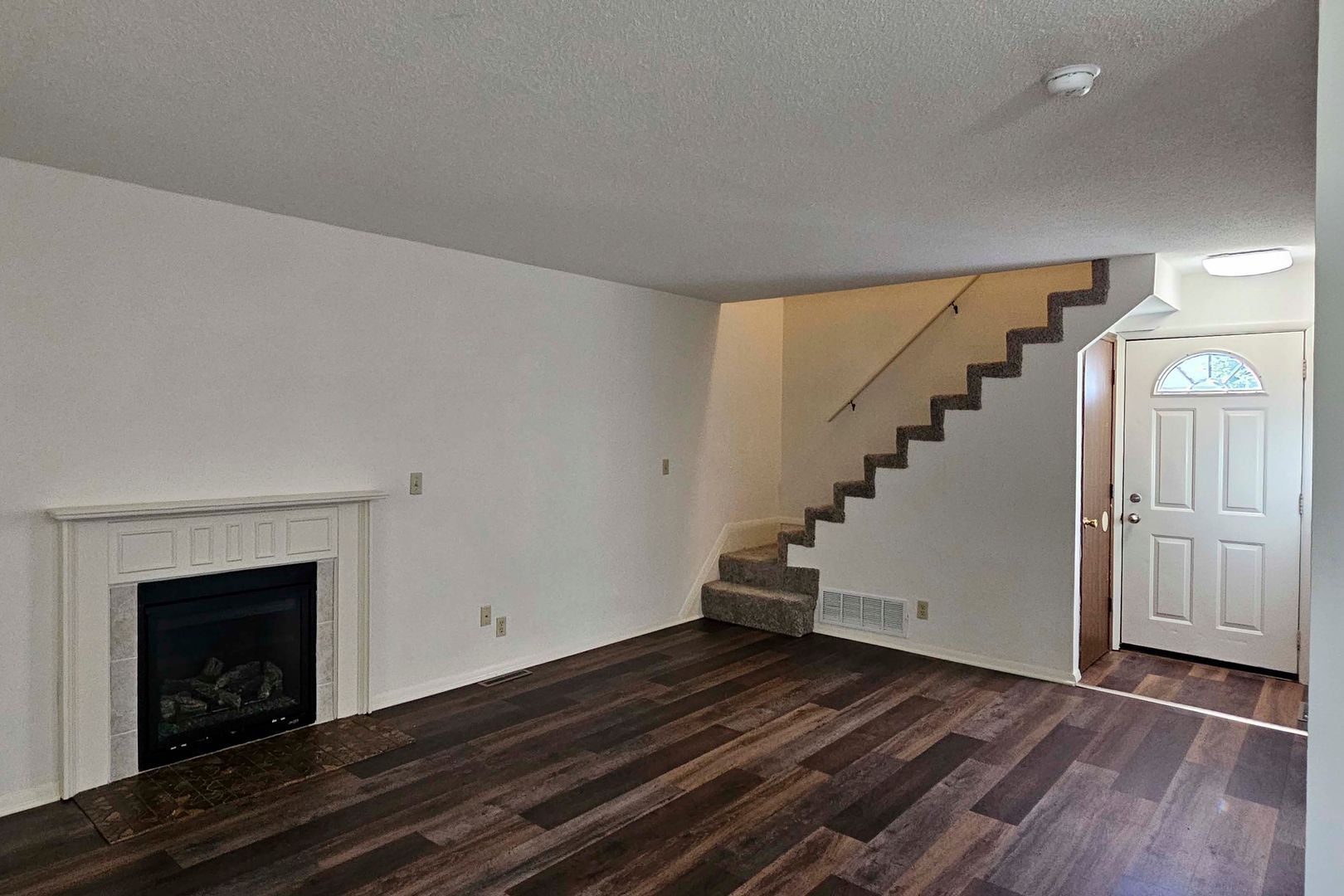 904 Hartwell Dr unit 904-02 – photo 1