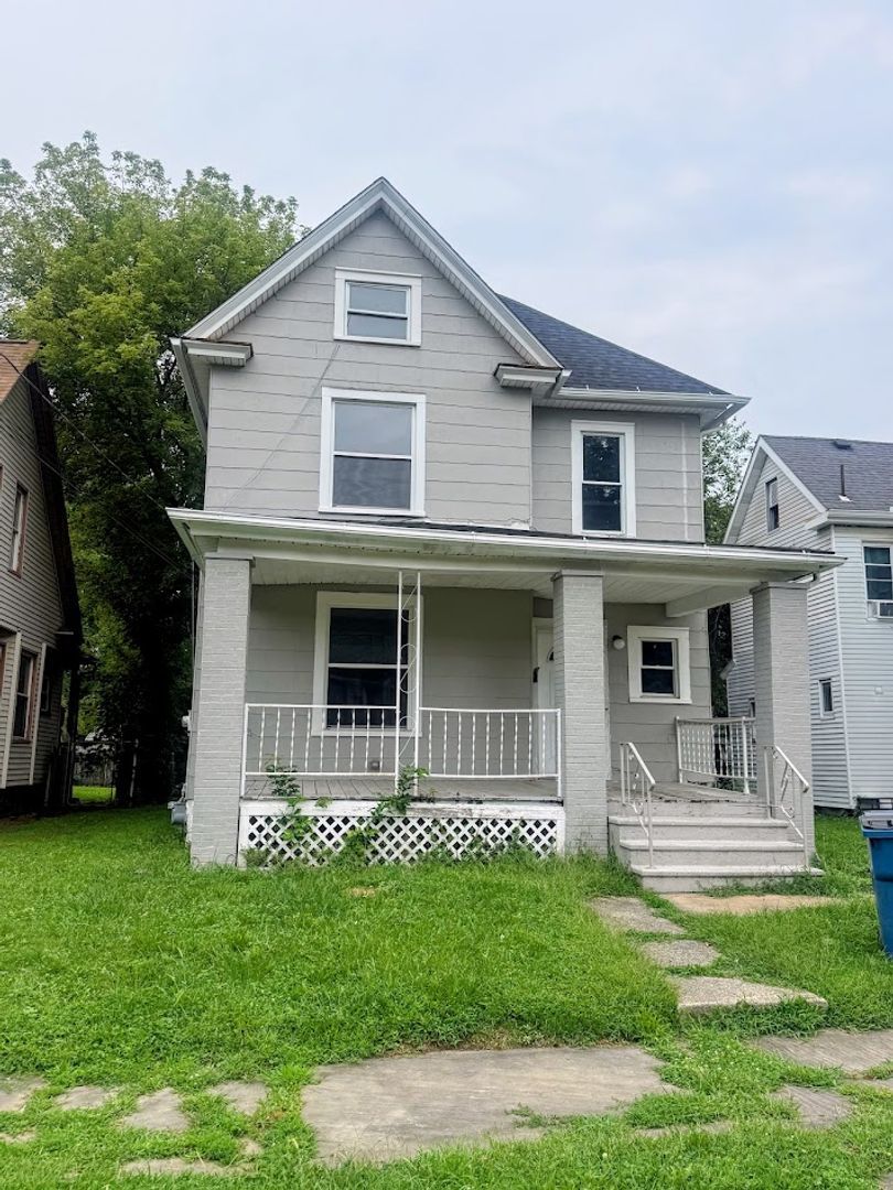 812 Green Ave SW – photo 1
