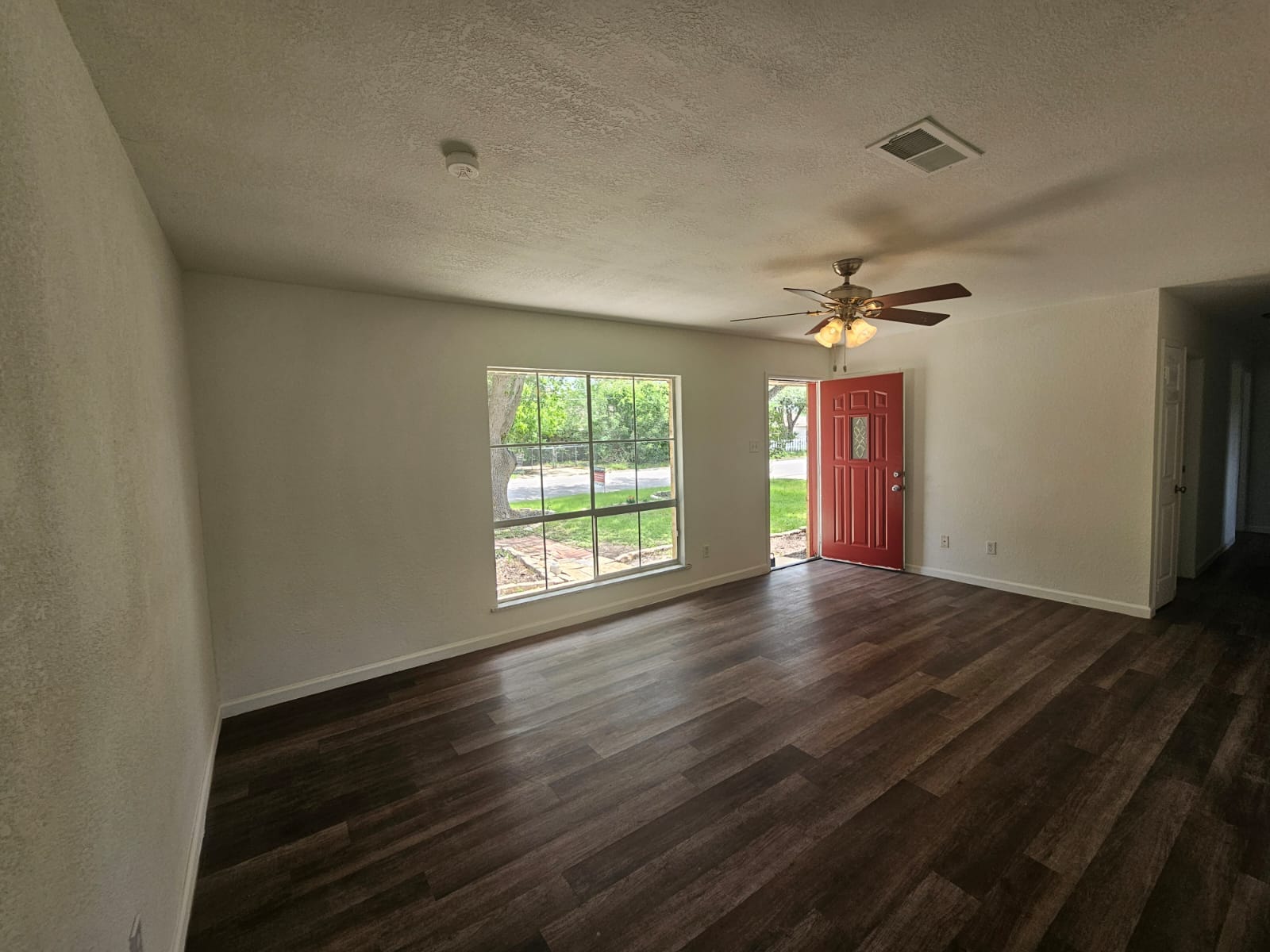 1401 Trinity St – photo 3