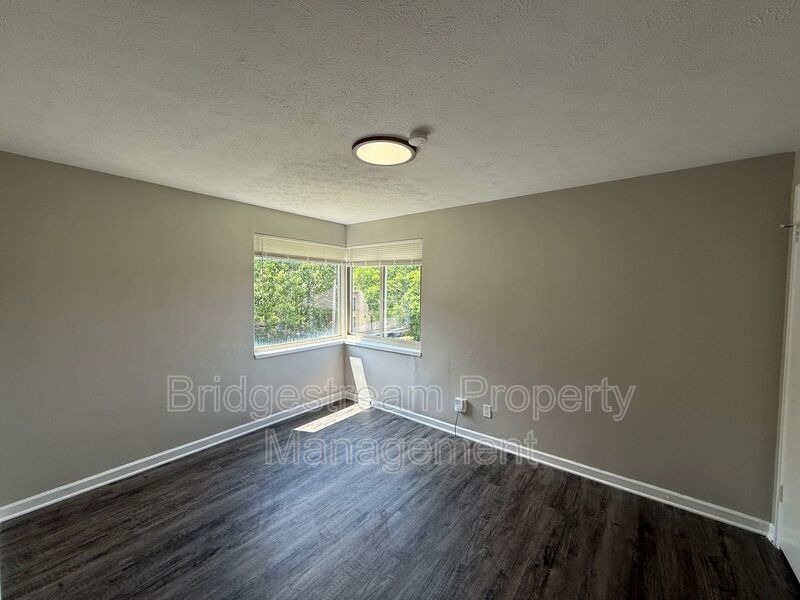 1233 Lytle Ln unit 2 – photo 3