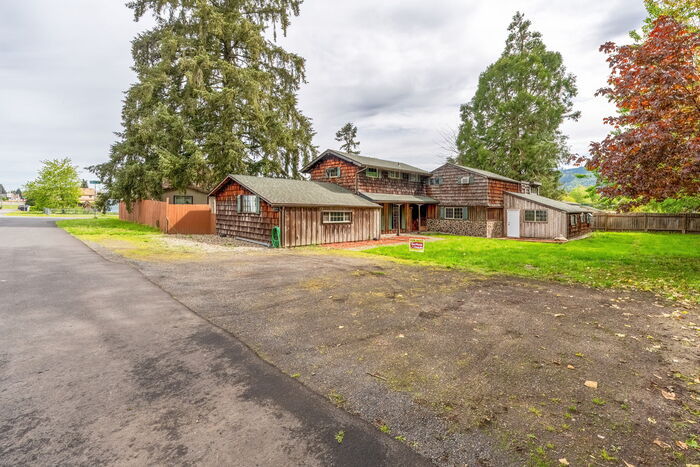 922 1st Ave SW – photo 1