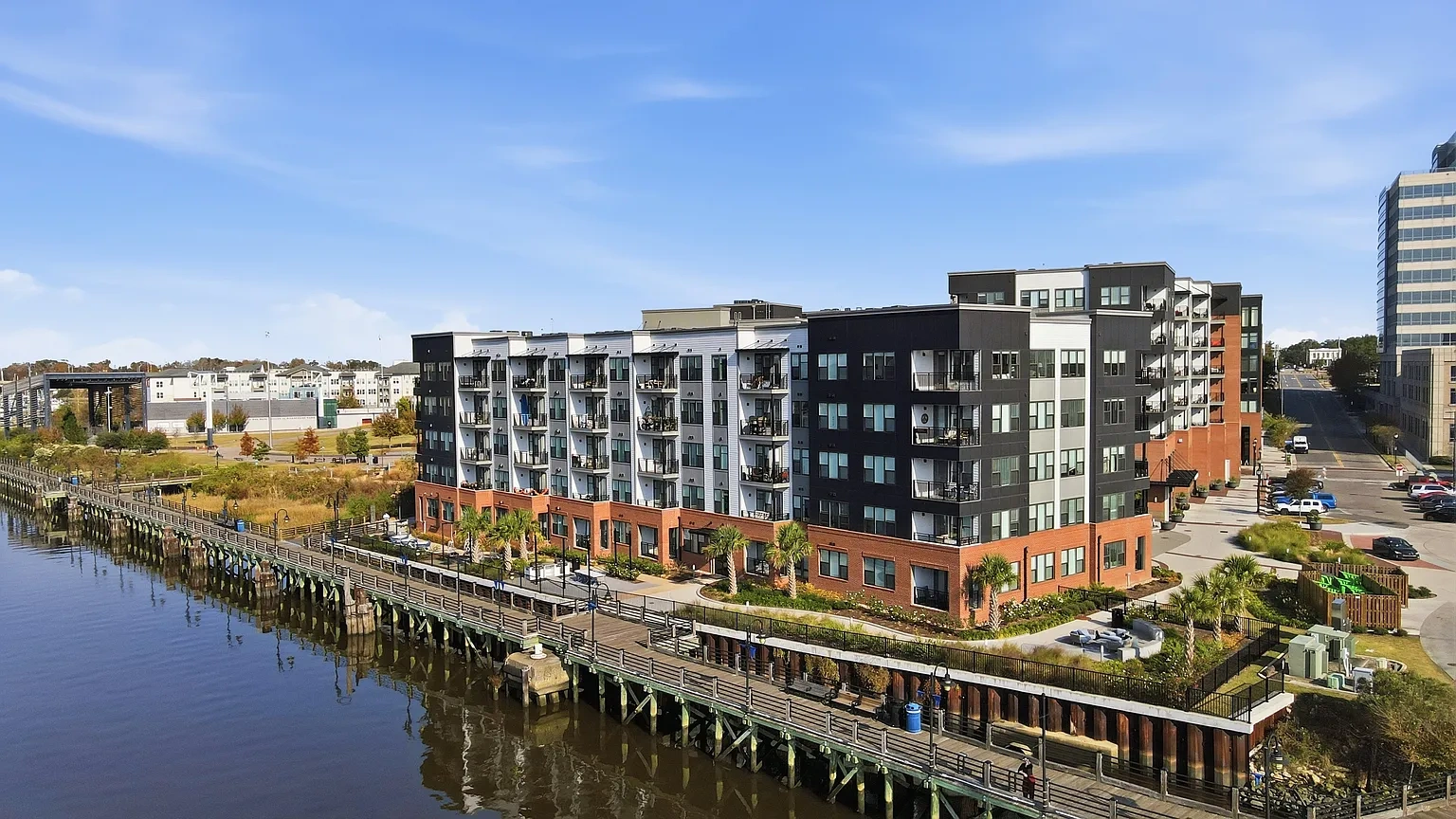 Metropolitan at the Riverwalk – photo 2
