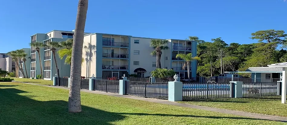 Pelican Bay Apartments – photo 2