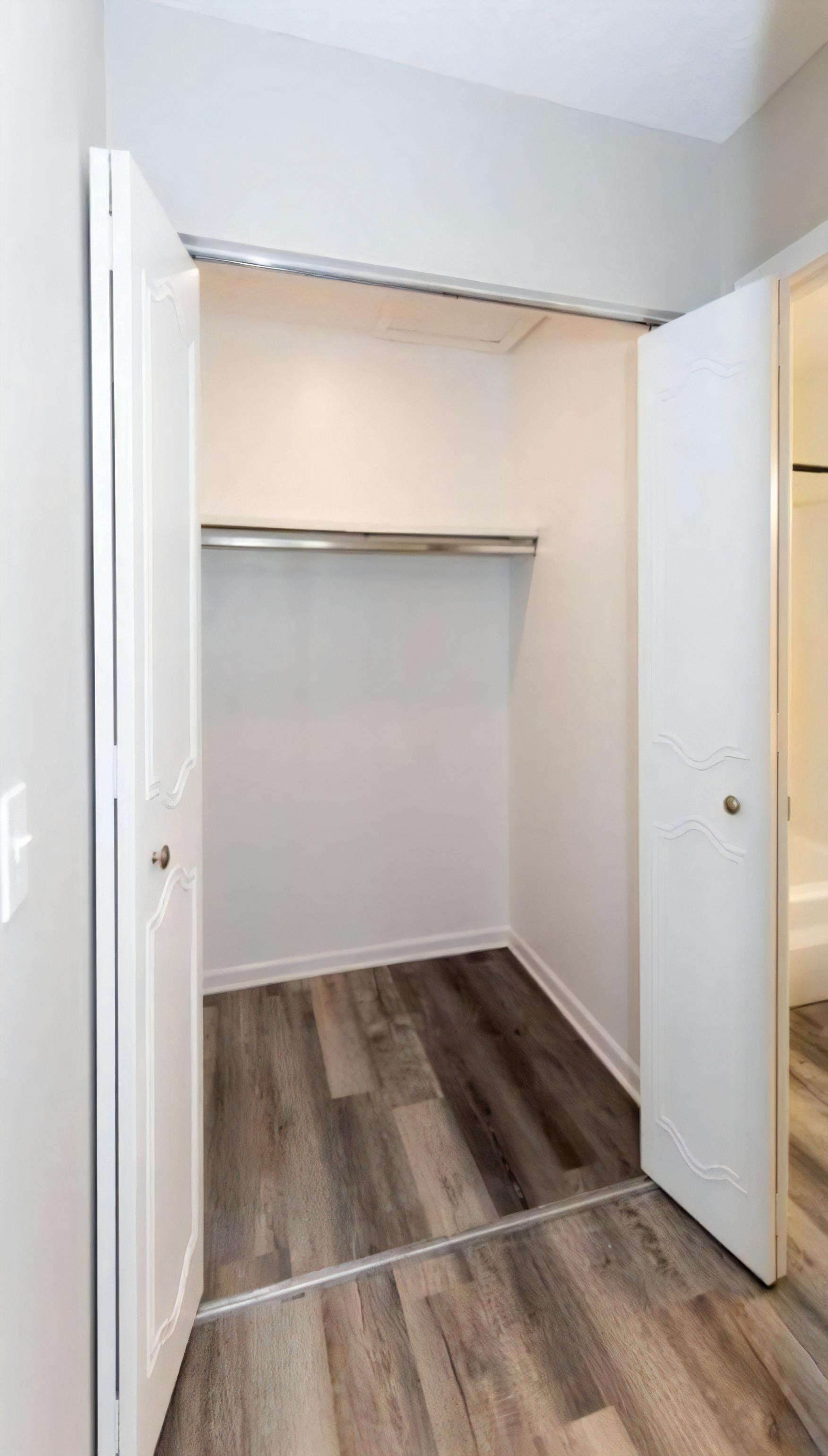 1227 Avondale St – photo 2