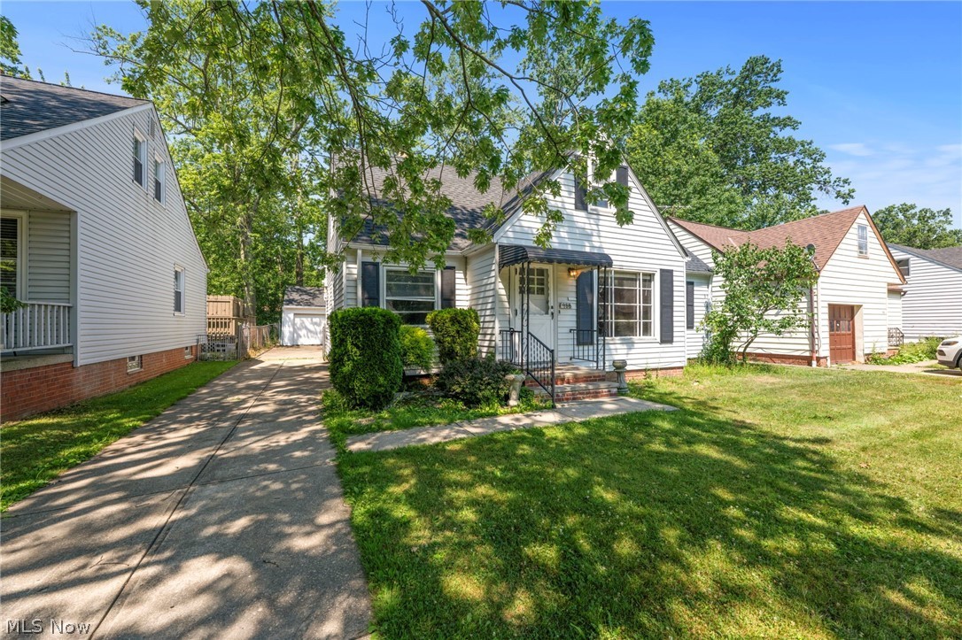 988 Glenside Ave – photo 2