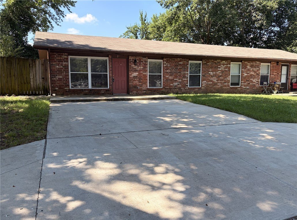 217 E Adobe St – photo 1