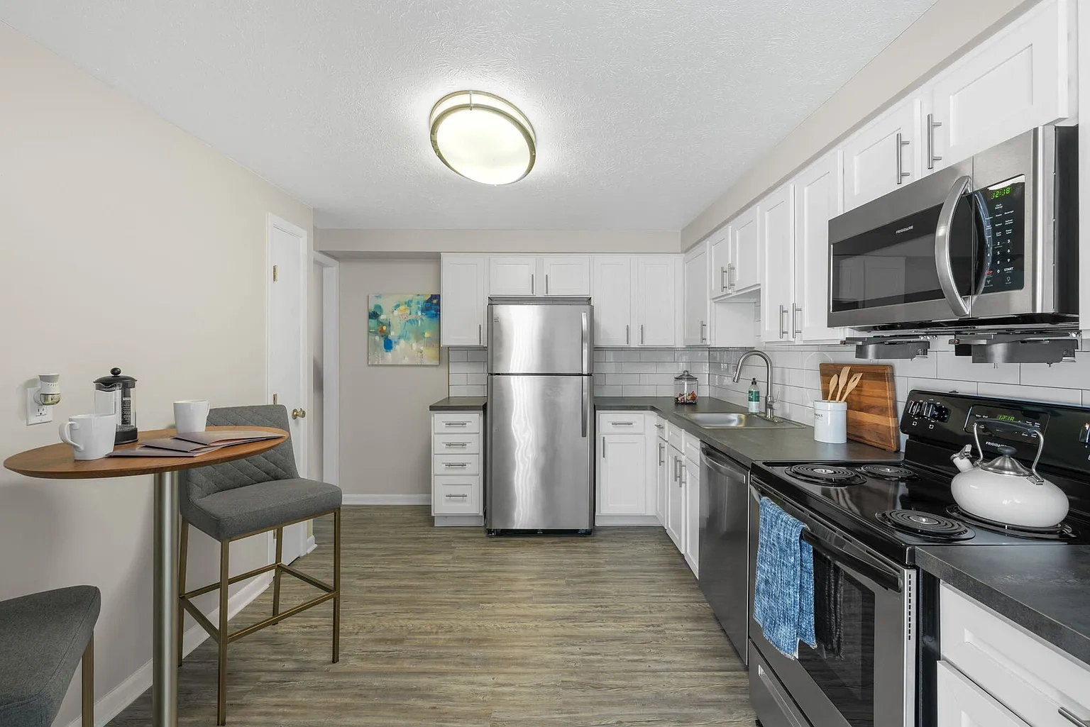 THE VANTAGE APARTMENTS – photo 3