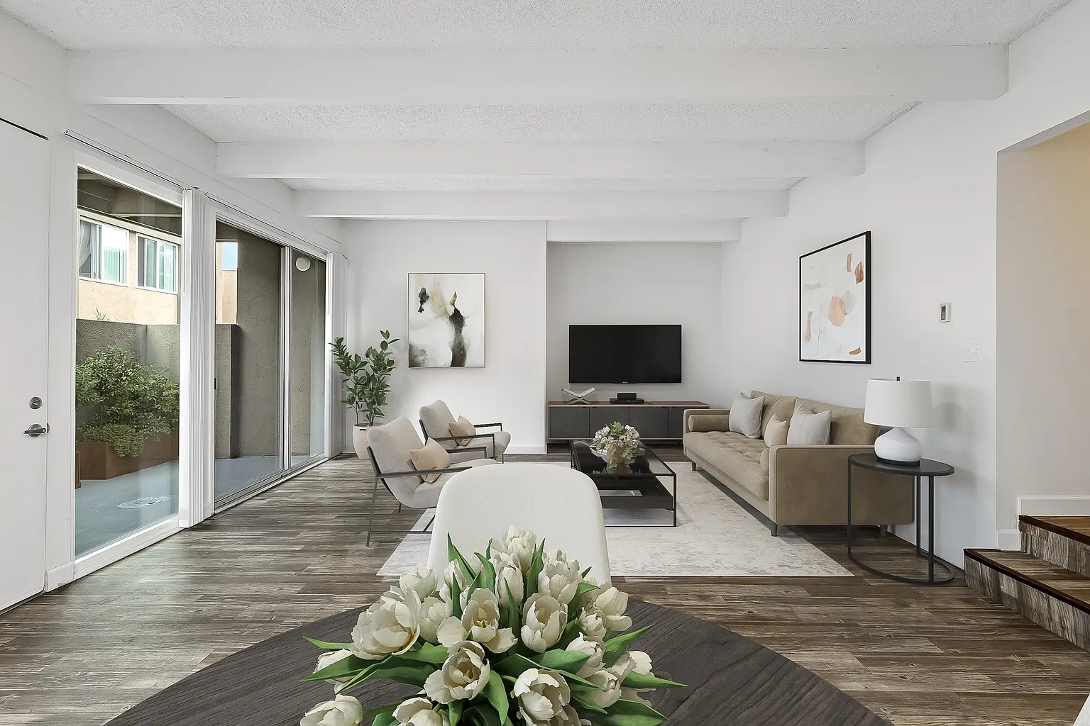 Woodland Hills Apartments – photo 2