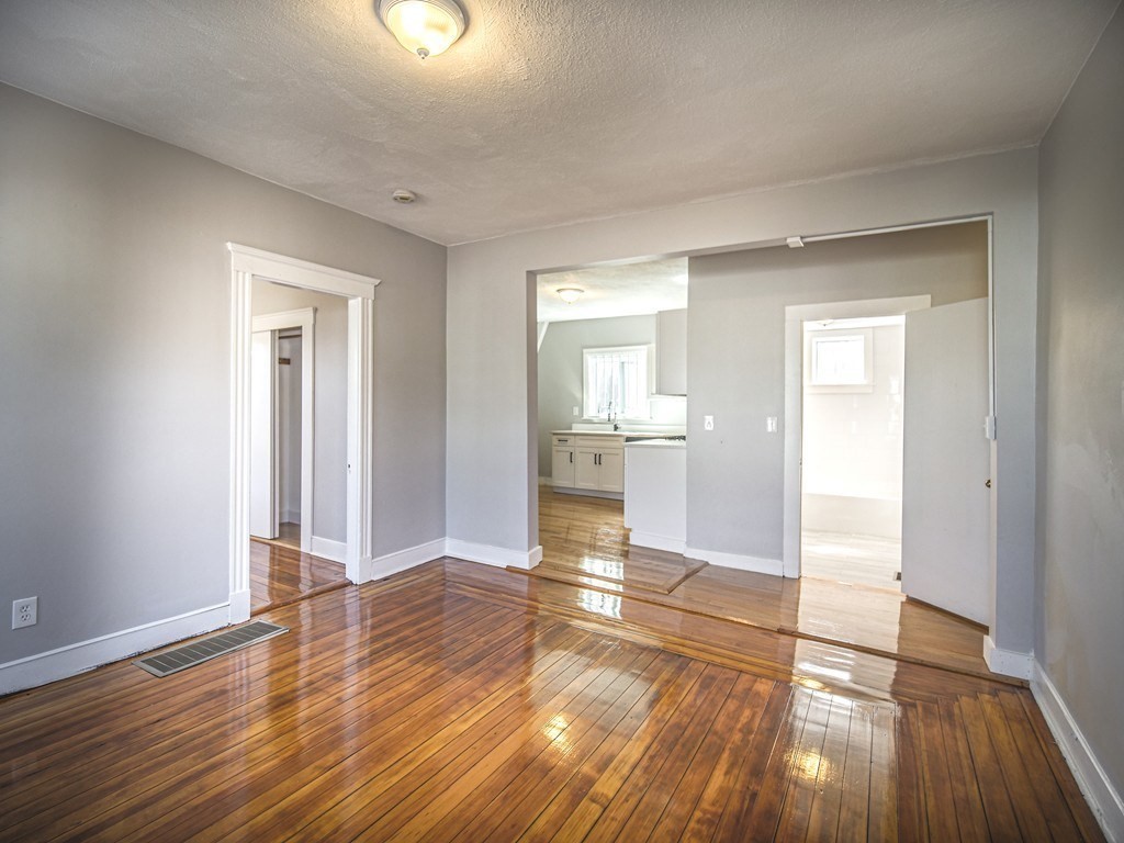 46 Glendale St unit 3 – photo 4