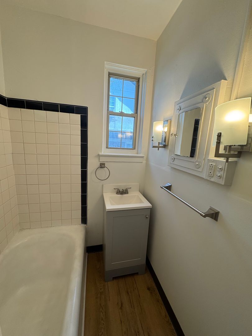 572 Chestnut St unit 572 Chestnut Apt 8 – photo 3