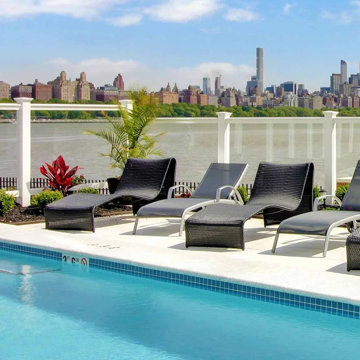 The View at Edgewater – photo 1