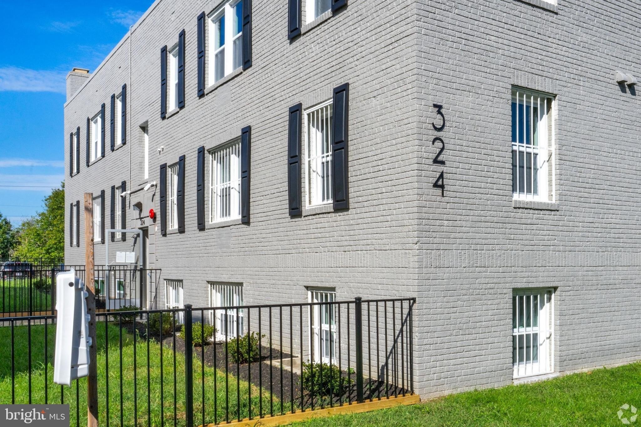324 61st St NE #7 – photo 1