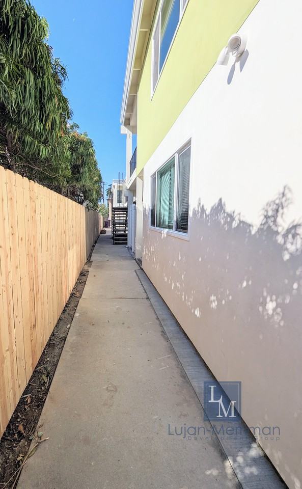 219 Loma Ave unit 7 – photo 4