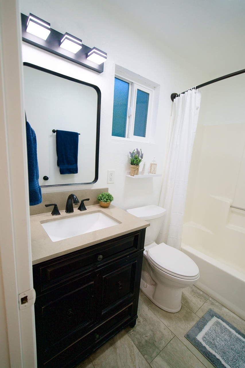 1090 Chateau Dr – photo 2