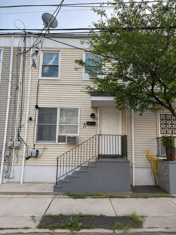 35 Hart Ave – photo 1