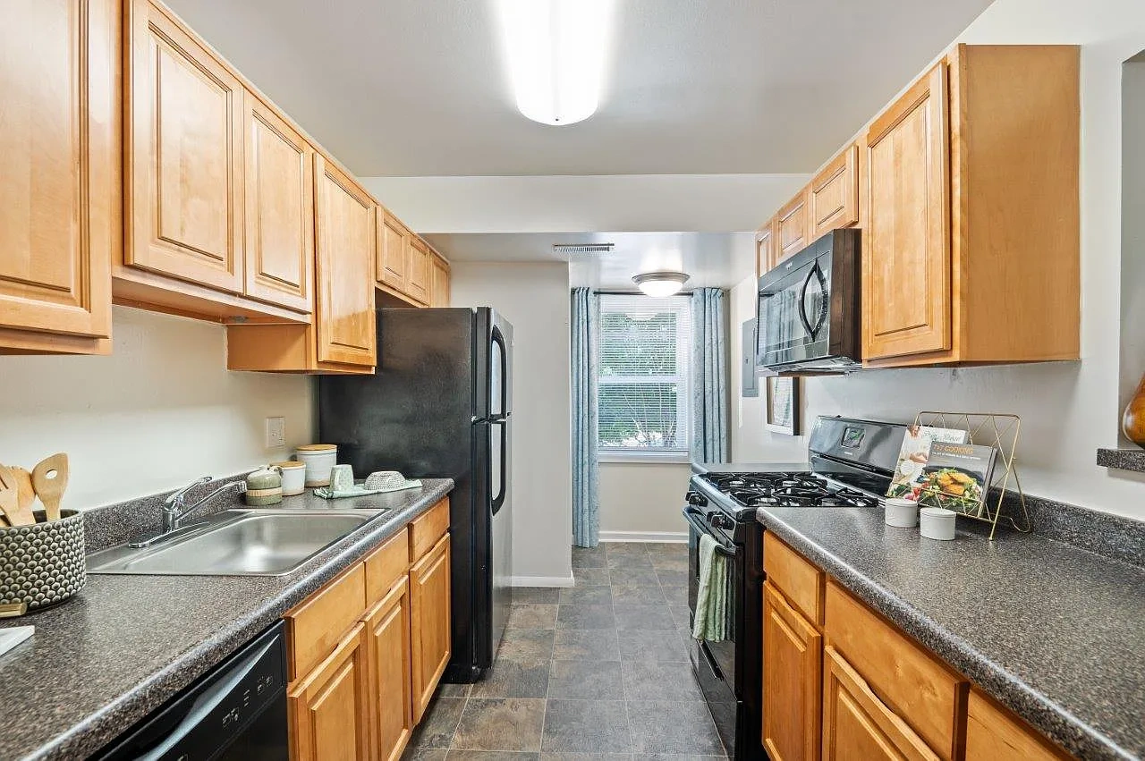 Cedar Gardens and Towers Apartments and Townhomes – photo 1