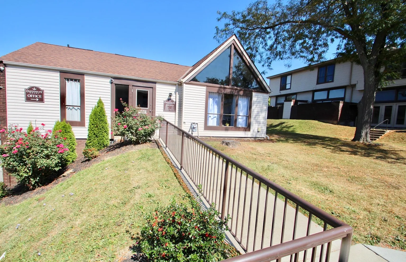 235 West – photo 1