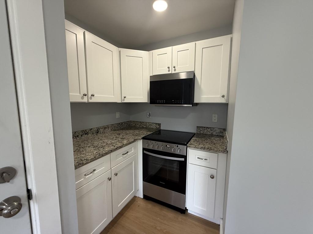 566 Shirley St unit 5 – photo 3