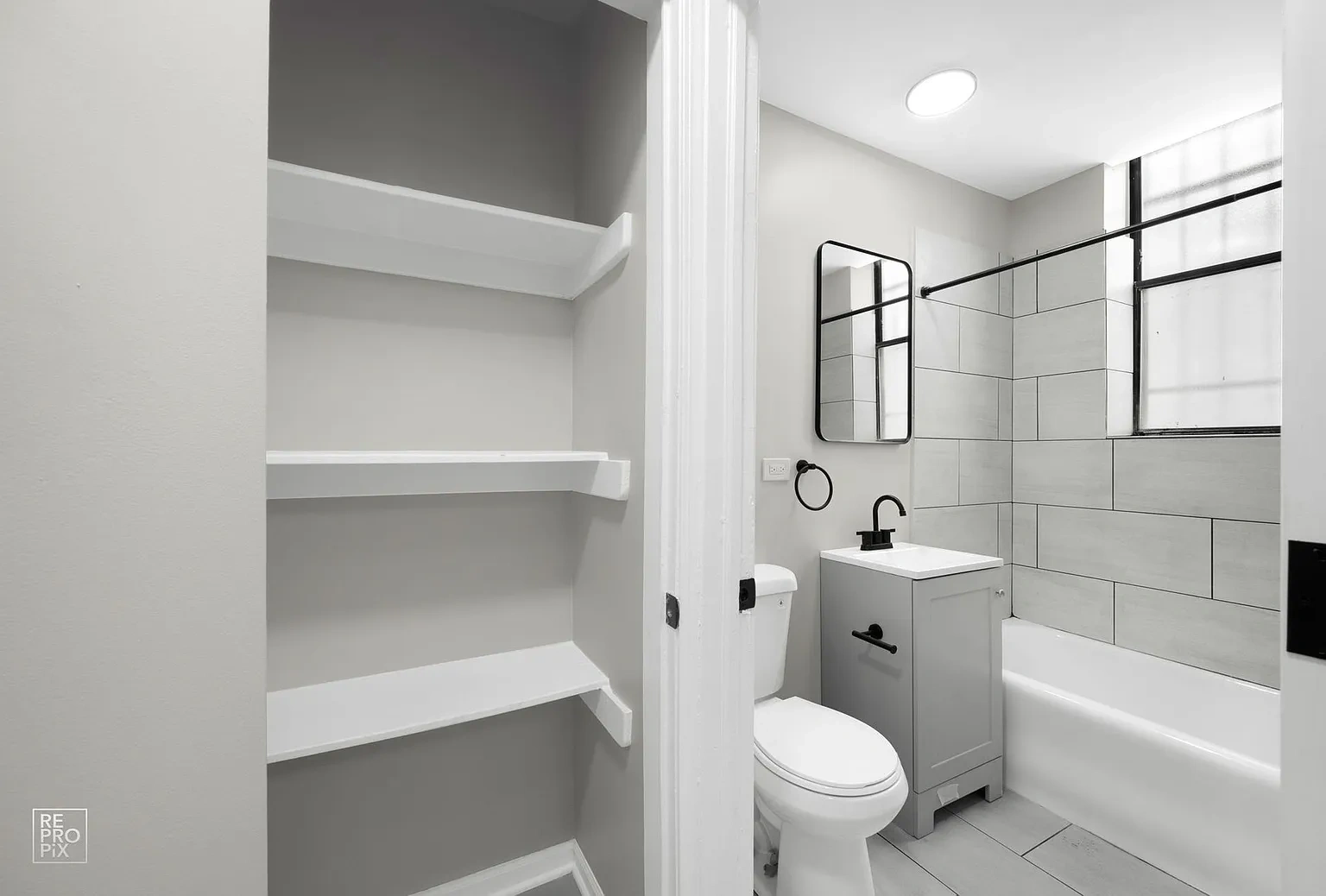 7715 S South Shore – photo 1